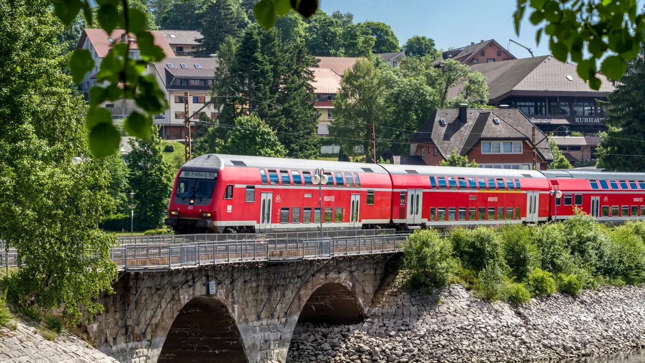 Ţara în care călătorii vor primi în tren cafea în ceşti de porţelan, pentru a reduce deşeurile