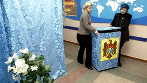 Accesul la secţia de votare din Corjova, blocat de persoane neidentificate