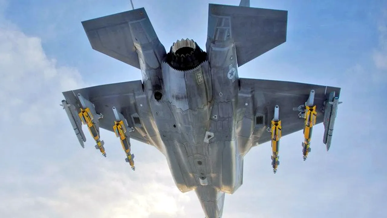VIDEO - Pregătit, în sfârşit, de acţiune: Un avion F-35 loveşte CINCI ţinte terestre, dintre care una aflată în mişcare