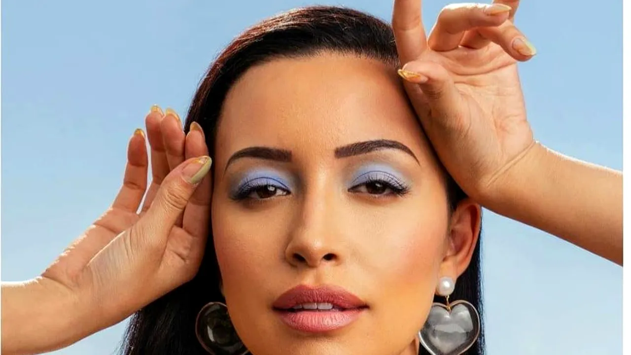 Christian Serratos i-a luat locul lui Jennifer Lopez! O interpretează pe Selena în noua serie Netflix!
