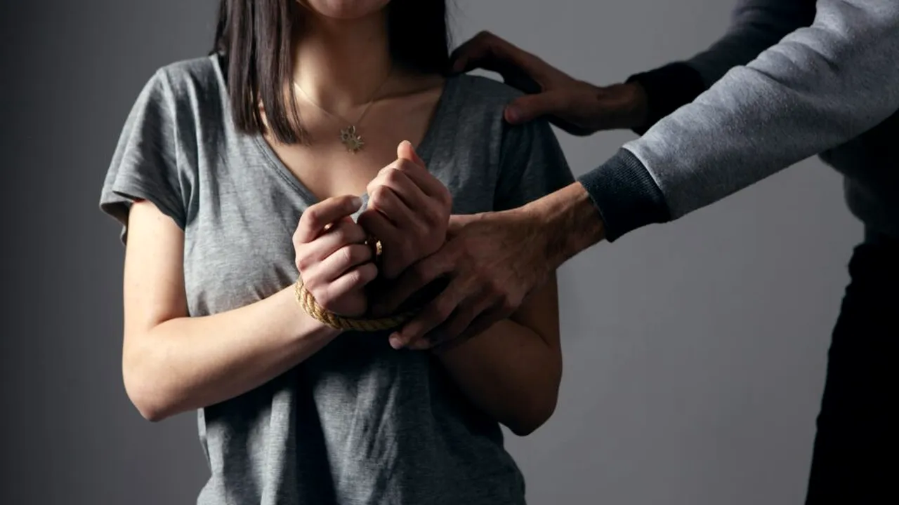 Femeile, victime ale violenței domestice în fiecare zi. Parlamentul marchează Ziua Internațională a Nonviolenței printr-o ședință comună