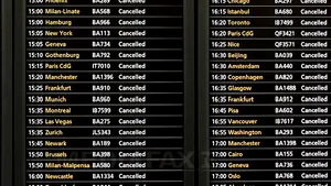 Ninsorile abundente continuă să perturbe transporturile în Europa