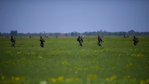 Un amplu exerciţiu de neutralizare a unor elemente paramilitare se desfăşoară în Argeş