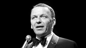 Primul permis de conducere al cântăreţului  Frank Sinatra, scos la licitaţie