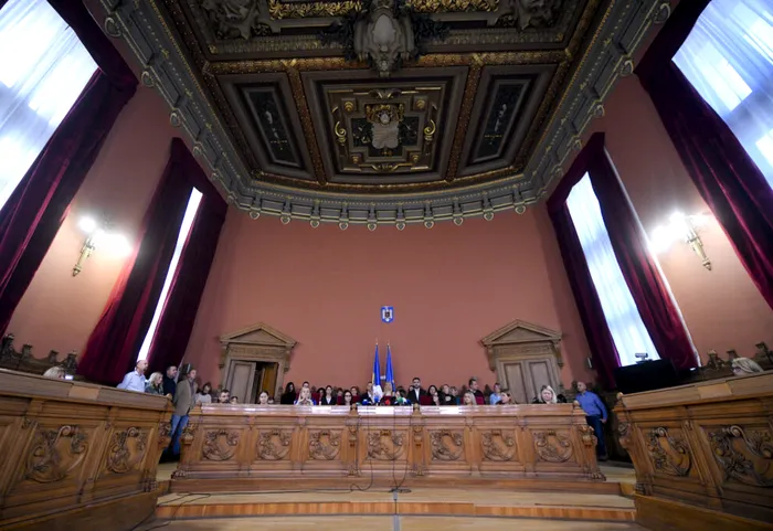 NEWS ALERT Curtea de Apel București amână verdictul privind soarta celor doi judecători CCR pentru 30 ianuarie