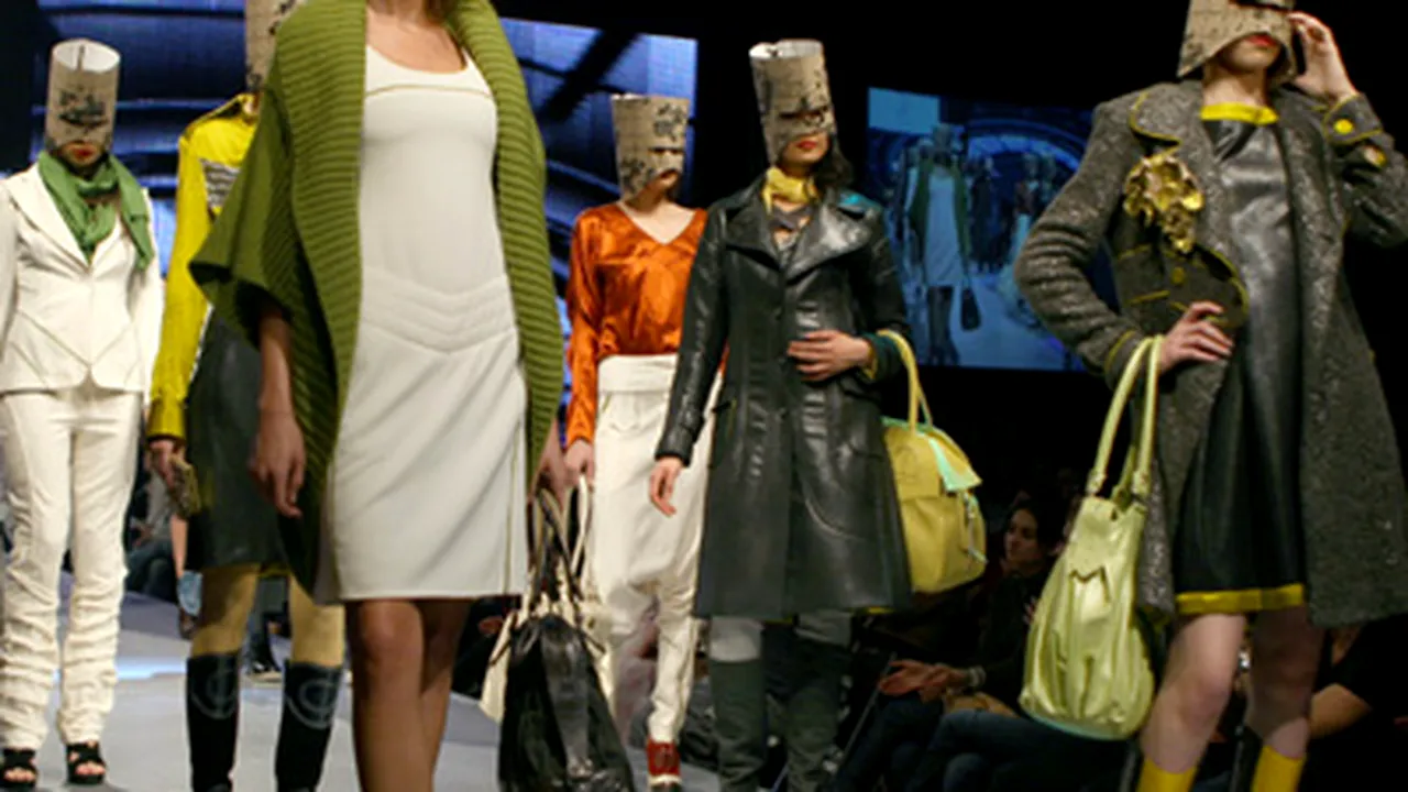 Ediţia de anul acesta a Romanian Fashion Week, amânată - GALERIE FOTO