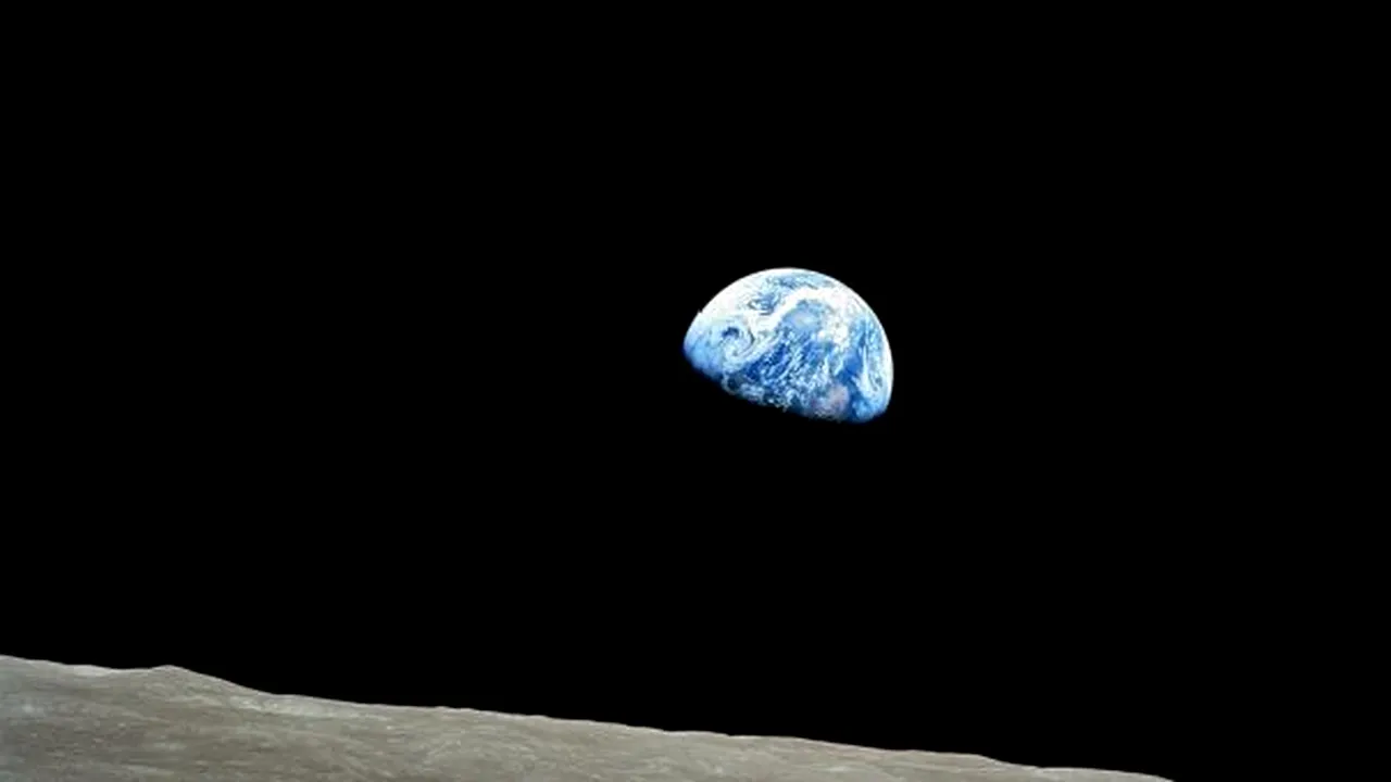 NASA a făcut publice peste 17.000 de fotografii ale programului Apollo