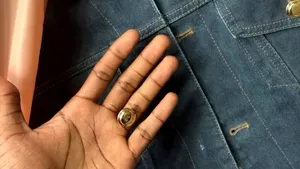 Moda de lux, un marketing care se destramă: Haine și accesorii de mii de dolari care nu țin nici măcar o zi