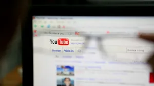 Youtube va renunţa, începând cu 2018, la reclamele peste care utilizatorul nu poate trece