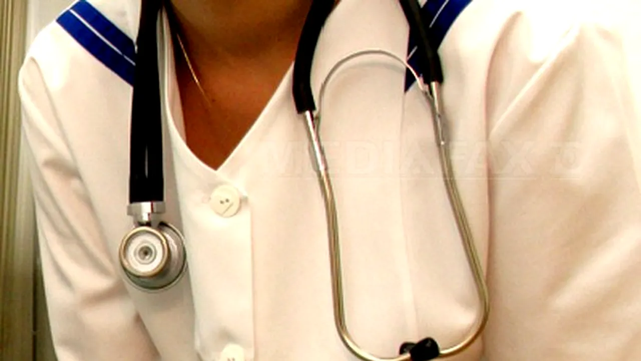 AFP: Criza economică adânceşte dilema medicilor români, tentaţi să plece în străinătate
