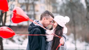 Oferte de Valentine's Day. Bistriţa: Masaje anticelulitice la reducere sau tatuaje „mai rezistente decât o relaţie”/ Relaxare în băi dacice, în Munţii Rodnei şi pachet special la un hotel din Cluj