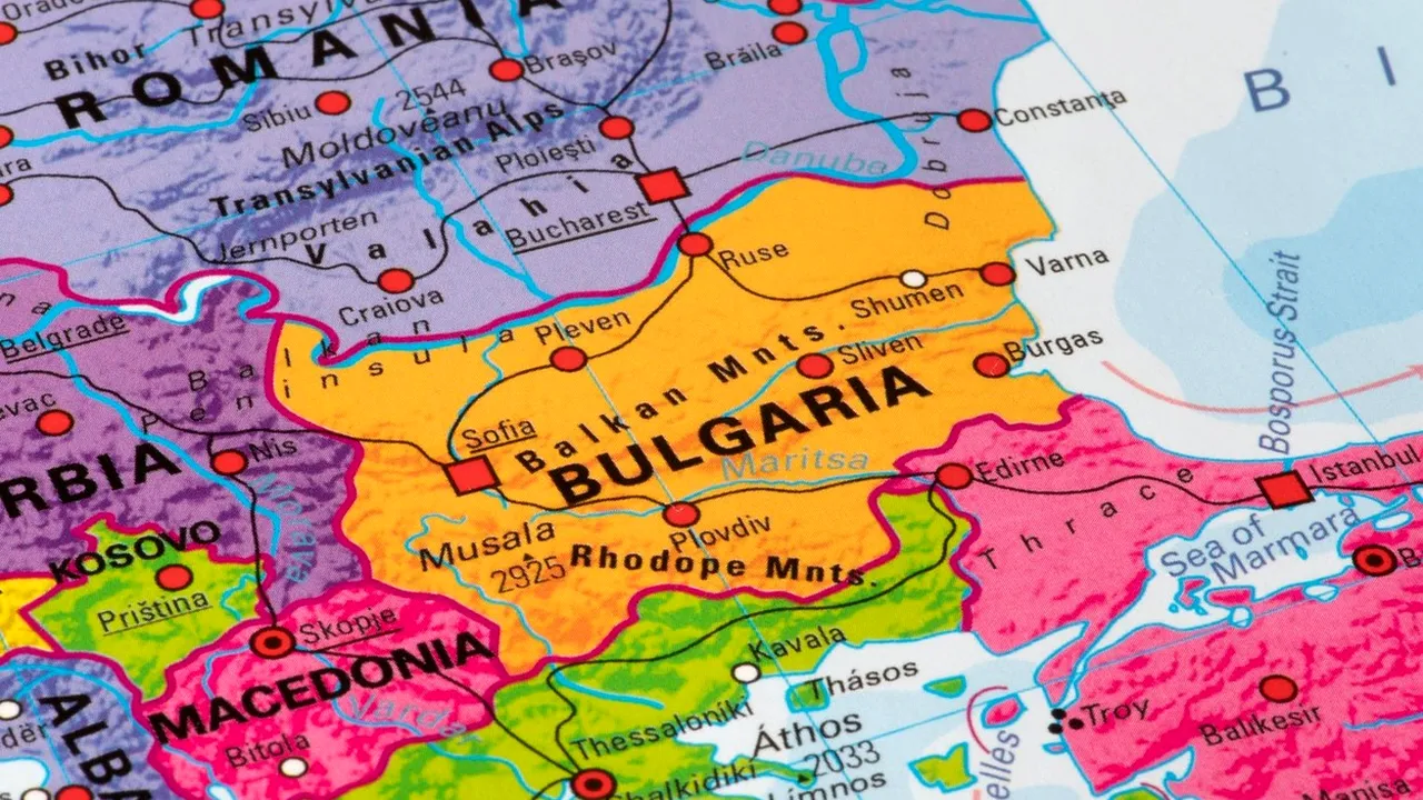 Bulgaria merge pe modelul românesc. Cele două mari partide s-au înţeles să formeze o coaliţie în care premierii se vor roti la 9 luni / Ţara vecină speră să iasă din criza politică ce ţine deja de doi ani