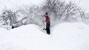 Prahova: Peste 9.000 de persoane sunt izolate, iar 11.000 de familii nu au curent electric