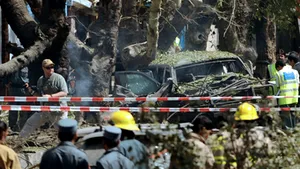 Afganistan: Atentat sinucigaş în faţa cartierului general NATO, soldat cu şapte morţi - VIDEO