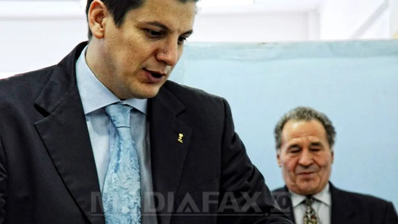 Fostul deputat Alin Trăşculescu, cercetat pentru fapte de corupţie, îşi continuă campania electorală
