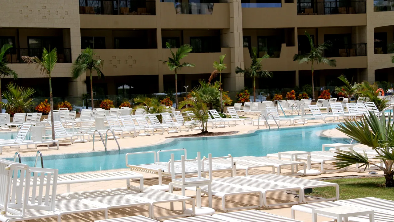 Româncă din Tenerife: „Pandemia a închis hotelurile şi mulţi români sunt în şomaj tehnic”