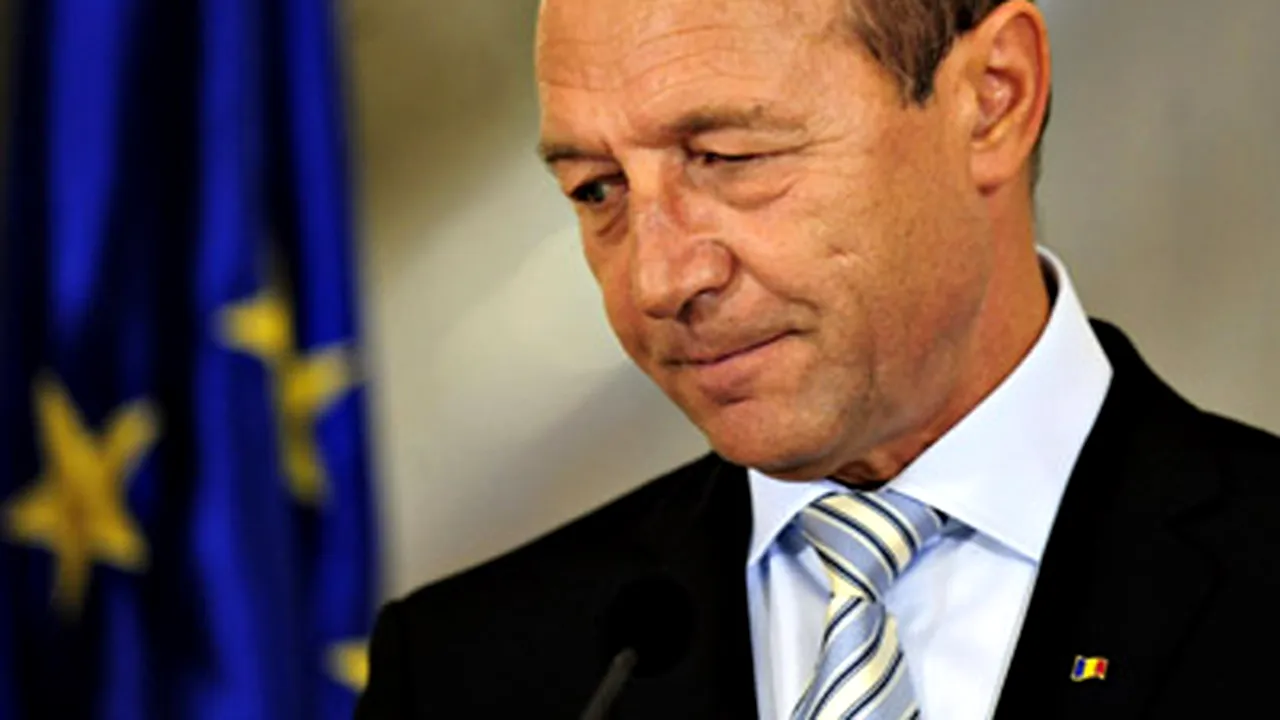 Băsescu anunţă scăderea pensiilor cu 15%, a fondului de salarii cu 25% şi a subvenţiilor