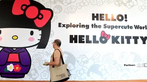 Hello Kitty, pisicuţa simbol a culturii pop, vedeta unei expoziţii în premieră la Los Angeles - FOTO
