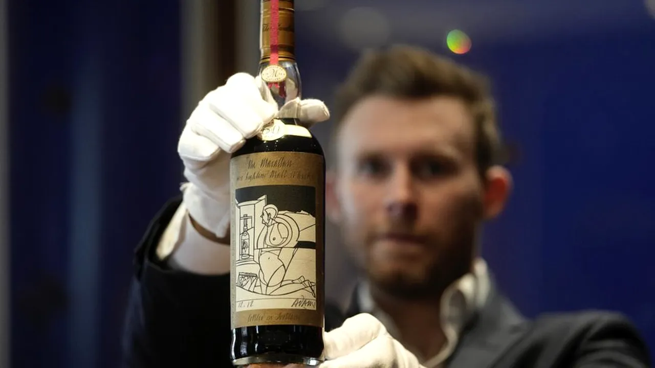 Cea mai scumpă sticlă de whisky din lume a fost vândută la licitaţie. Suma este fabuloasă