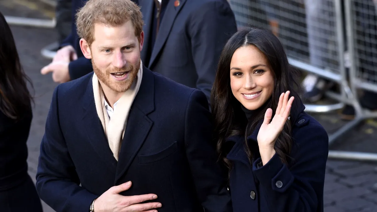 Meghan Markle ia lecţii de etichetă regala înainte de nunta sa cu prinţului Harry. Ce prevede protocolul