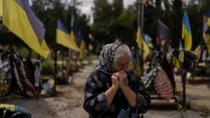 Atac în Herson. Mai mulţi ucraineni sunt răniţi, printre ei se află o mamă şi un bebeluş 