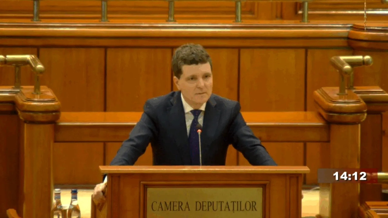 Ședința comună a Parlamentului: Președintele Nicușor Dan ține primul discurs în parlament de la depunerea jurământului de președinte, din luna mai. El a fost primit cu aplauze de parlamentari