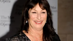 Anjelica Huston, în costum de baie la 60 de ani. Cum arată acum vedeta din 