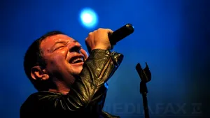 Membrii trupei Proconsul au ratat un concert în Texas fiindcă au aplicat greşit pentru vize SUA