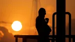 Testul de 2 minute din duș recomandat de dermatologii spanioli. Regula simplă care te ajută să depistezi melanomul