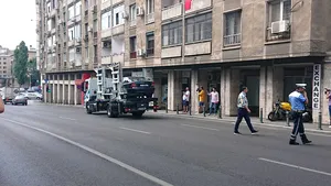 Prima zi de ridicare a maşinilor parcate neregulamentar. Şapte autoturisme ridicate în Capitală, în primele ore ale zilei/ Unde erau parcate