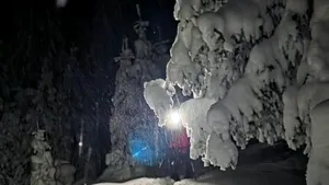 Doi tineri ucraineni, blocați în Munții Maramureșului. Acțiune de salvare dificilă: ger și zăpadă de 2 metri