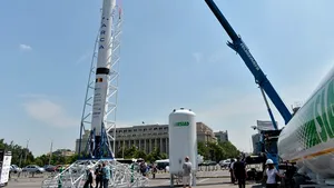 Racheta orbitală Haas 2C, expusă în Piaţa Victoriei din Bucureşti