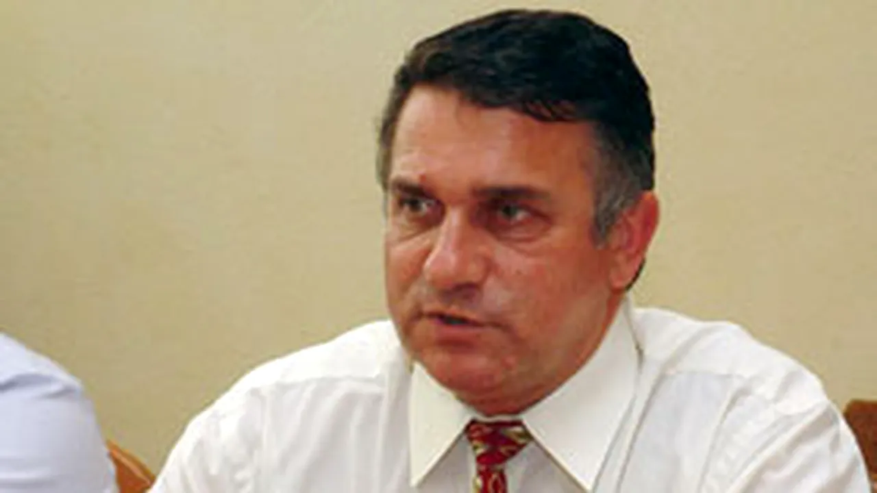 Funar (PRM): Niciun funcţionar să nu câştige salariu mai mare decât preşedintele României