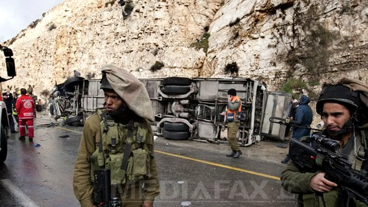 Accident groaznic în Cisiordania: Opt copii palestinieni de grădiniţă au murit după ce un camion israelian a intrat în autobuzul în care erau - FOTO
