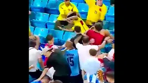 VIDEO Bataie între Darwin Núñez şi fanii columbieni. Jucătorul lui Liverpool a urcat în tribune şi a împărţit pumni