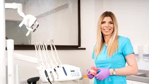 Cu copilul la dentist. Sfaturi pentru o dantură sănătoasă a copiilor pe termen lung de la stomatologul Denisa Zaharia