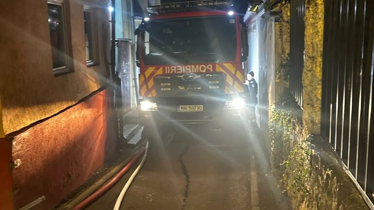 Incendiu într-un imobil din Brașov. O persoană a fost transportată la spital