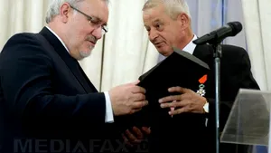 Oprescu spune că şi-a luat vitrină specială pentru decoraţia Legiunea de Onoare, acordată de Franţa 