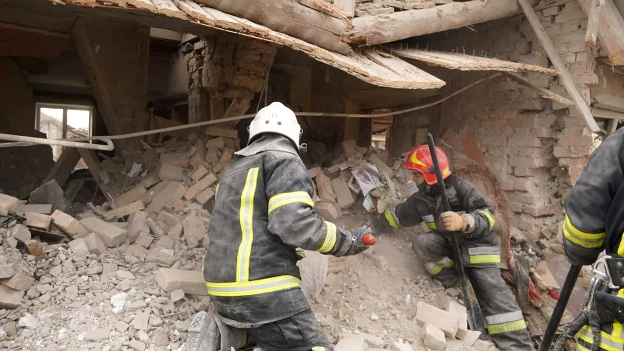 Războiul din Ucraina, ziua 379. Cel mai mare atac cu rachete din ultimele luni / Rusia anunţă că deţine controlul în estul oraşului Bahmut. Autorităţile de la Kiev dezmint informaţia / Alimentarea cu energie a centralei nucleare Zaporojie, întreruptă de bombardamente, a fost reluată. Zelenski, refuzat la Oscar / Moscova a dictat sancţiuni balticilor