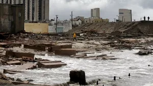 Şcolile s-au deschis, dar revenirea la normal este lentă la New York, după URAGANUL SANDY
