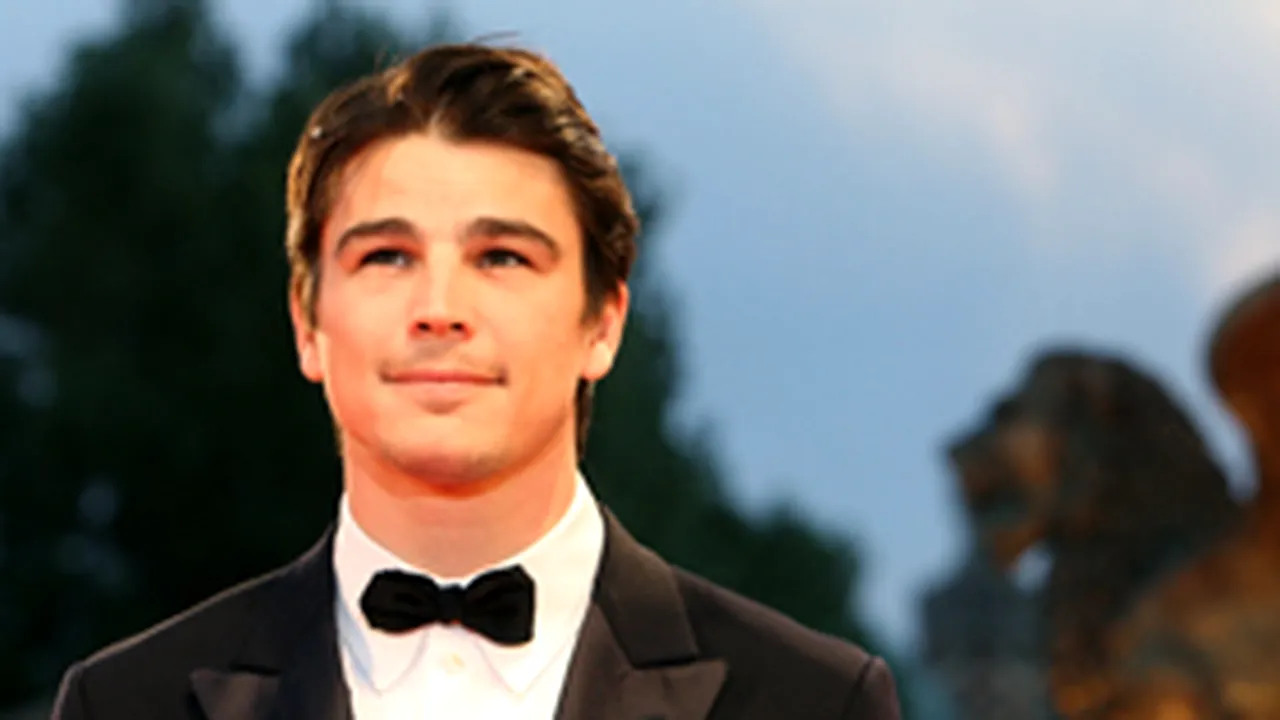 Josh Hartnett şi-a donat telefonul mobil pentru licitaţia de la Balul de Caritate de Halloween