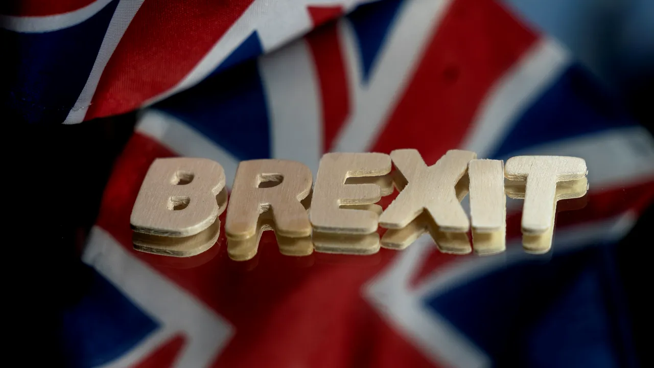 Viitorul este incert pentru acordul Brexit. Românii stabiliţi în Marea Britanie cu acte în regulă pot sta liniştiţi