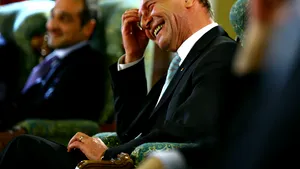 Băsescu spune, râzând, că dacă vor fi două declaraţii de avere, poate ţine secretă casa din Mihăileanu