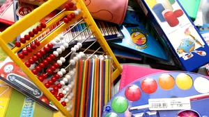 Scumpirea rechizitelor pune presiune pe salariile părinţilor / Aproape 60% dintre părinţi încearcă să se încadreze într-un buget de cel mult 500 de lei - Bestjobs