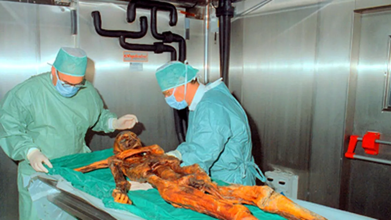 Otzi, omul gheţurilor, vedeta unei expoziţii de mumii, în Italia