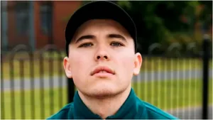Membru al trupei irlandeze Kneecap, judecat la Londra pentru acuzații de terorism