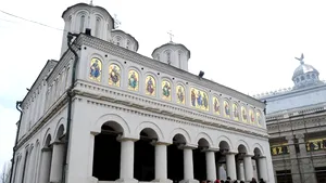 Hacker suspectat că a spart mai multe site-uri ce aparţin Patriarhiei Române, prins de poliţişti