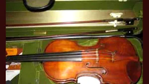 Vioara Guarnieri i-a fost încredinţată violonistului Gabriel Croitoru