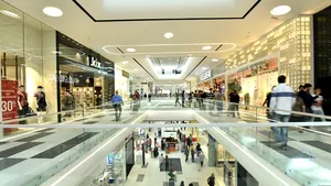 Inaugurare ghinionistă pentru primul mall din Sibiu: A fost amendat imediat după deschidere 