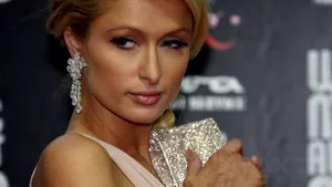 Paris Hilton are o relaţie cu starul francizei 